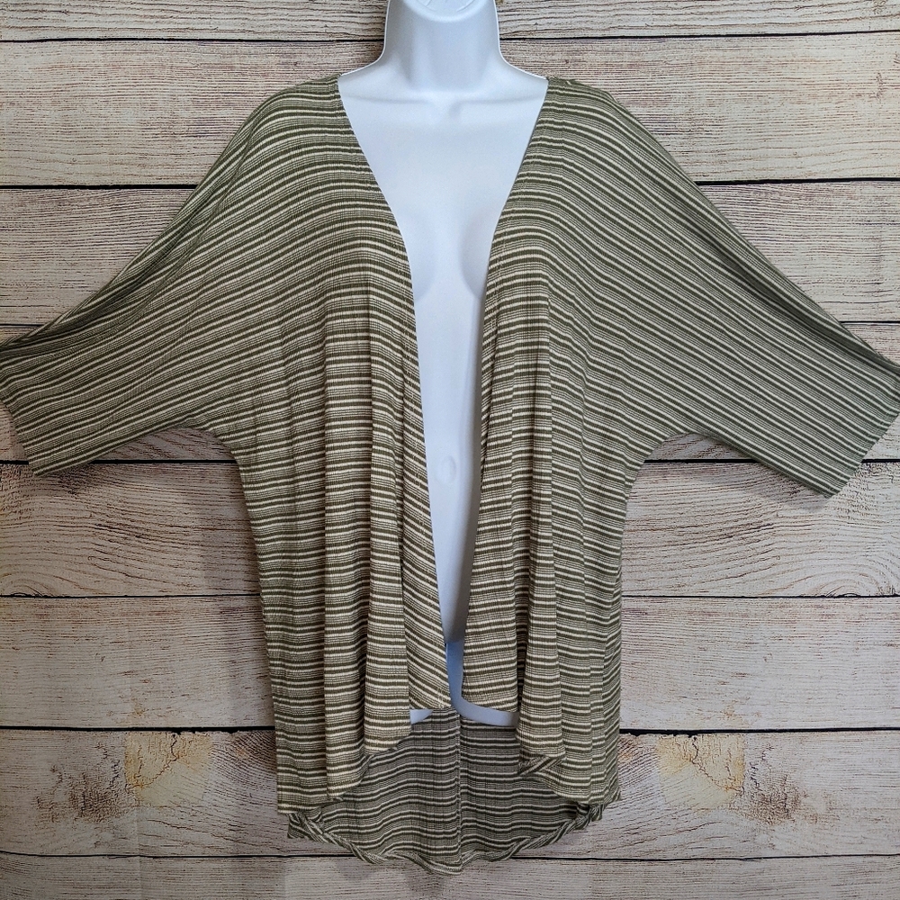 LuLaRoe Lindsay Kimono